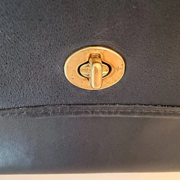 Vintage COACH Court Turnlock Crossbody Bag – Model 9870 | Black - Picture 9 of 16